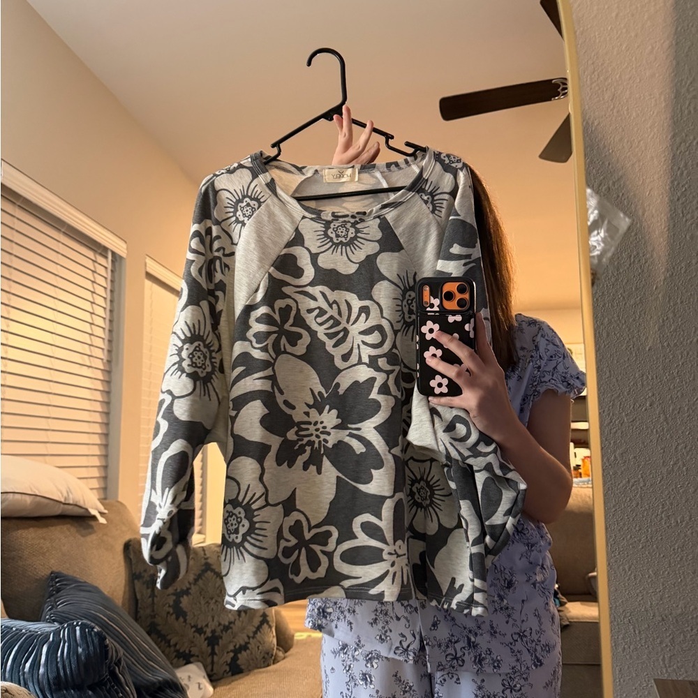 Hodely Women's Floral Print Blouse - Gray - Picture 3 of 3
